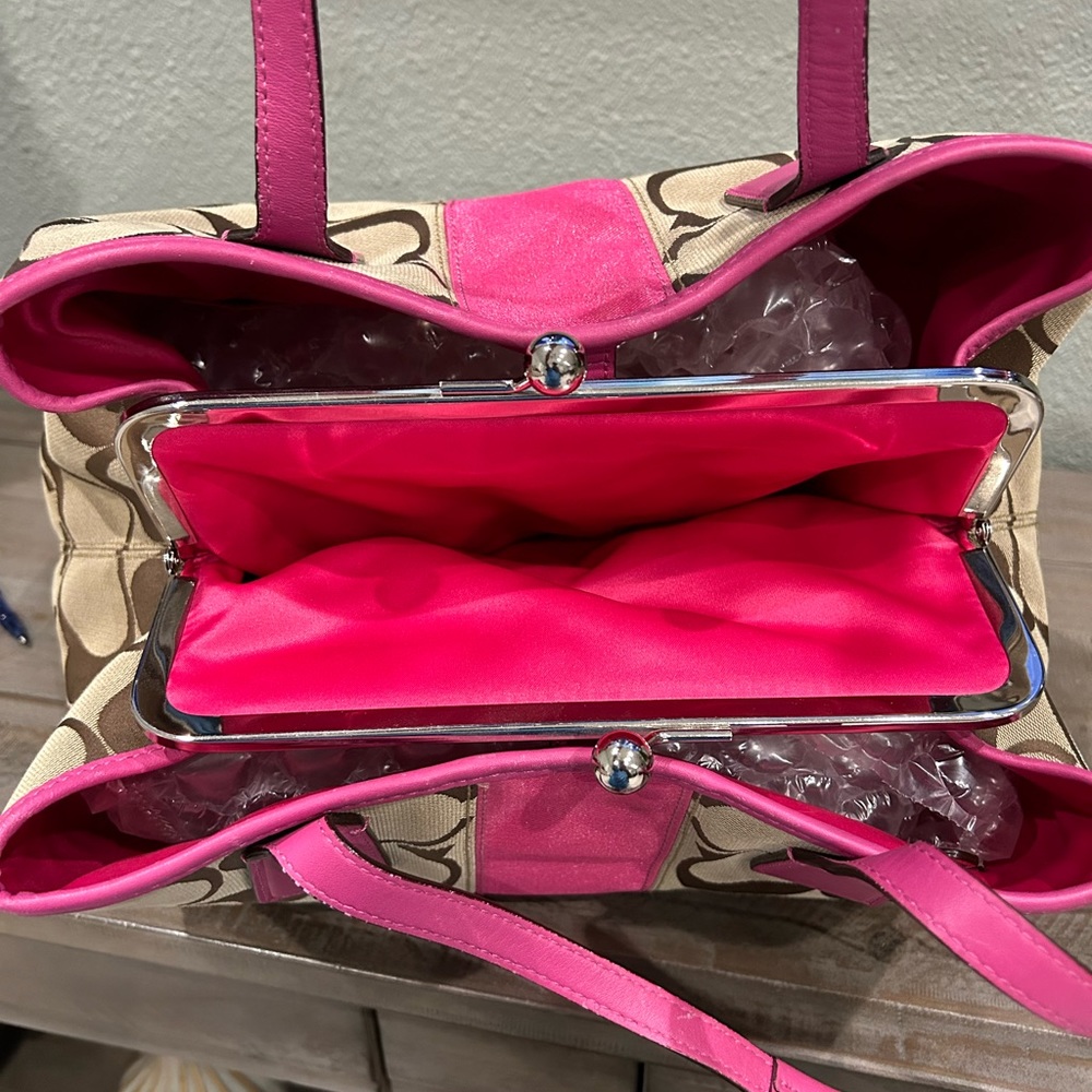 Authentic Signature Coach Satchel Handbag - Picture 10 of 13